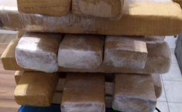 Passageiro de ônibus é preso com maconha na BR-101 em Imbituba