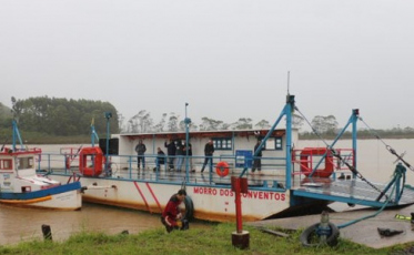 Balsa de Araranguá volta a funcionar 