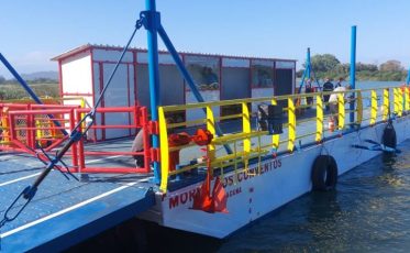 Após 60 dias, balsa que faz a travessia do Rio Araranguá volta a funcionar