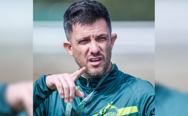 Juventude volta à liderança e Barbieri descarta 