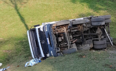 Siderópolis: Motorista de caminhão morre em acidente de trânsito (FOTOS E VÍDEO)