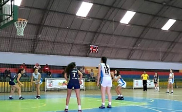 Basquete da Satc da show em etapa do Estadual