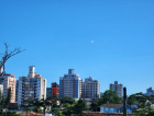 ((Áudio)) Domingo com tempo bom e risco de chuva isolada no Sul catarinense