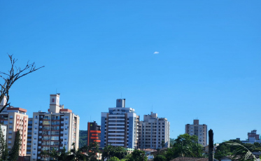 ((Áudio)) Domingo com tempo bom e risco de chuva isolada no Sul catarinense