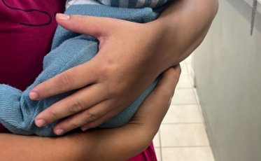 Bebê de 20 dias é salvo por policial