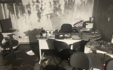 Principio de incêndio é combatido pelos bombeiros em lotérica de Araranguá