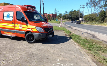 Trabalhadora fica ferida após cair da escada em Criciúma
