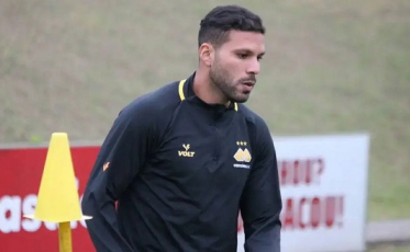 Bocanegra e Rafael Bilú retornam aos treinamentos nesta semana