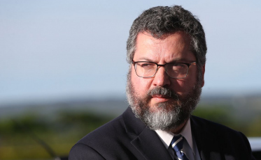 Ernesto Araújo deve ir ao Senado explicar posição sobre plano de paz Israel-Palestina