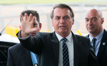 Desvalorização da moeda se deve a fatores externos, diz Bolsonaro