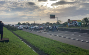 Manifestação dos caminhoneiros pode provocar falta de combustíveis na região (FOTOS E VÍDEOS)