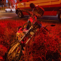 Idoso sofre ferimentos na cabeça após acidente entre moto e carro em Morro da Fumaça