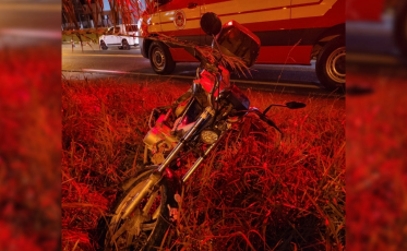 Idoso sofre ferimentos na cabeça após acidente entre moto e carro em Morro da Fumaça