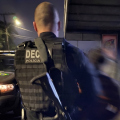 Operação Fumus Malus prende investigados e apreende armas e drogas em Morro da Fumaça