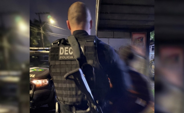 Operação Fumus Malus prende investigados e apreende armas e drogas em Morro da Fumaça