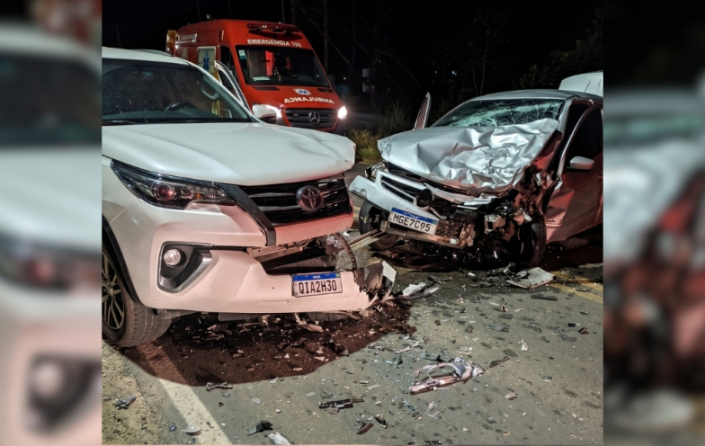 Homem morre após batida frontal entre carro e caminhonete em Içara