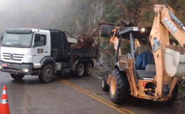 Barreira removida, SC-390 liberada no fim da tarde