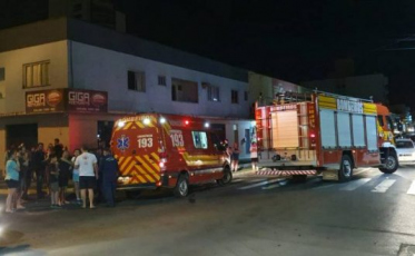 Adolescente fica presa no carro após acidente