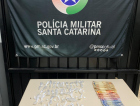 Em operação no bairro Pinheirinho, PM apreende adolescente, dinheiro e drogas
