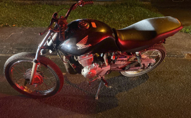 Motocicleta com registro de furto é recuperada pela Polícia Militar em Criciúma