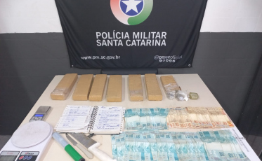 Criciúma: Com maconha e cocaína em casa, homem é preso por tráfico de drogas