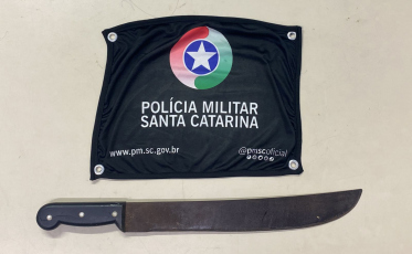 Criciúma: Homem é preso após ameaçar ex-esposa e filhos com facão 