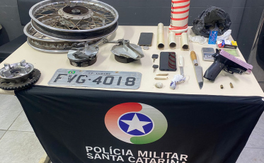 Após denúncia do pai, filho é apreendido com motocicleta furtada