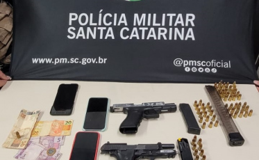 Com armas e munições, cinco homens são presos em bar de Criciúma