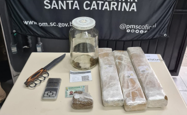 PM apreende mais de três quilos de maconha em Forquilhinha