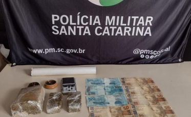 Com maconha no veículo, homem é preso por tráfico de drogas em Criciúma