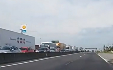 Obras na BR-101 geram longa fila em Araranguá (Vídeo)