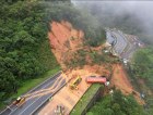Órgãos estimam que 30 pessoas estejam desaparecidas após deslizamento na BR-376