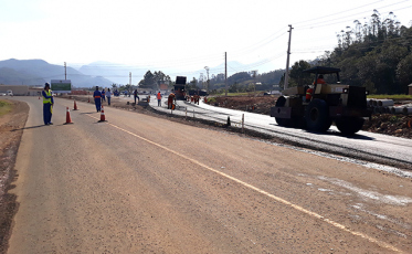 Pavimentação avança no início do Contorno de Timbé do Sul