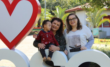 Renata, Eliana e Bruna, amor pelos filhos e pela Unesc