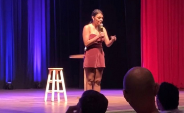 Bruna Louise encanta o público Sul Catarinense no Teatro Elias Angeloni