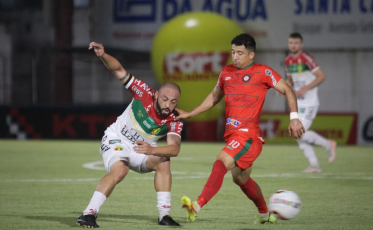 Próspera perde em Brusque e segue sob risco