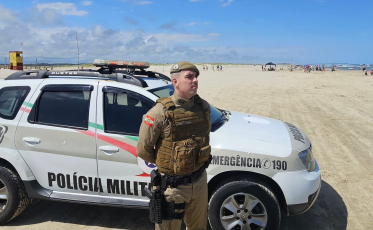 Cerco fechado para circulação de carros na orla do Rincão