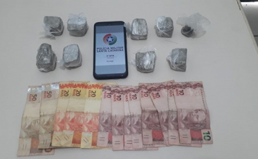 Mulher é presa com mais de cinco quilos de maconha