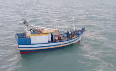 Saer resgata pescador em alto-mar no Balneário Rincão (FOTOS E VÍDEOS)