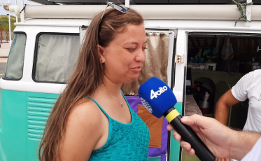 Casal que percorre o litoral brasileiro em kombi passa pelo Rincão