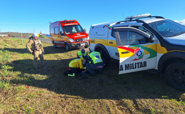 [Vídeo] Motociclista é derrubado por rajadas de 100 km/h na Serra catarinense