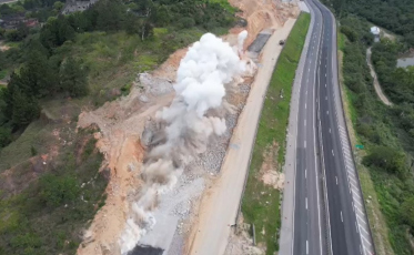 BR-101: detonação de rochas deixará trânsito lento em Capivari de Baixo nesta sexta-feira