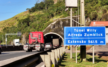 Manutenção no túnel de Tubarão vai deixar trânsito em meia pista na BR-101