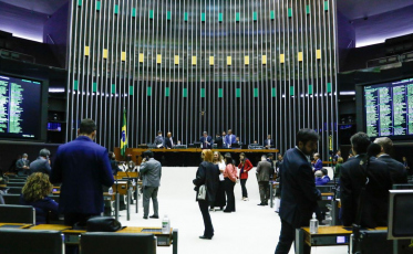 Câmara aprova em primeiro turno a PEC do piso salarial para enfermagem