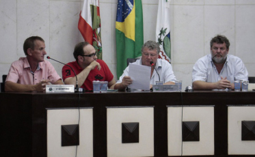 “Era para o poder legislativo estar no mínimo a par da situação”