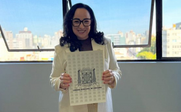 Líder comunitária assume vaga na Câmara de Criciúma durante licença de vereador
