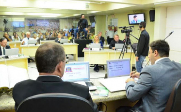 O Paço Municipal quer comandar tudo por decreto, diz Ademir Honorato