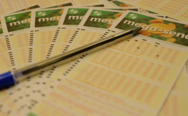 Concurso 3016 da Mega-Sena: veja os números sorteados nesta terça-feira (9)