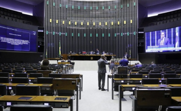 Câmara pode votar suspensão das dívidas de clubes de futebol na terça-feira