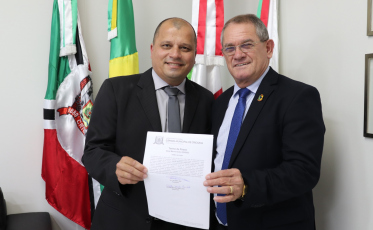  Valdir Martins assume cadeira no Legislativo de Criciúma